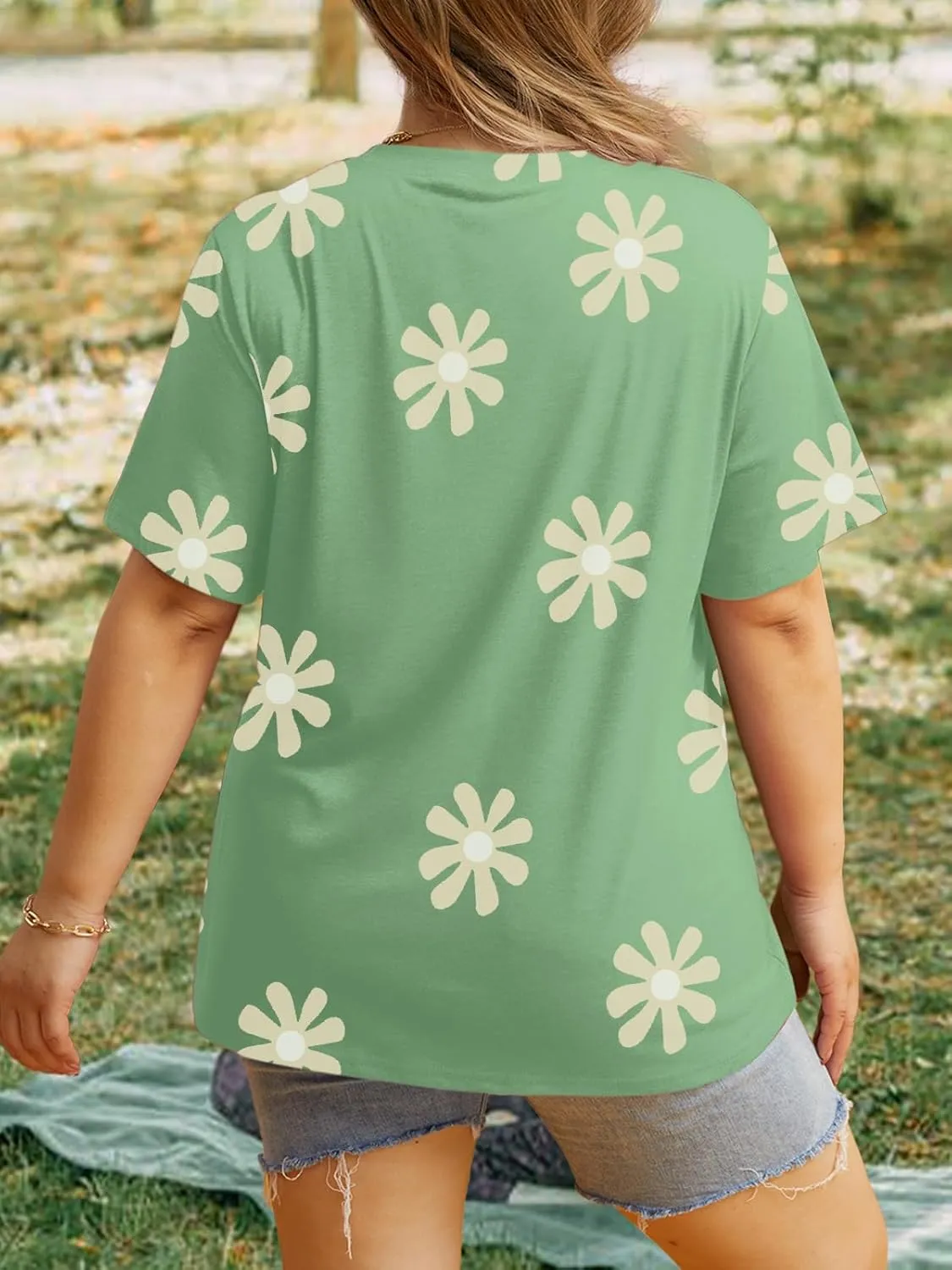 Womens Plus Size Daisy Graphic T-Shirt Summer Flower Cute Short Sleeve Shirts Casual Loose Tees Tops for Women